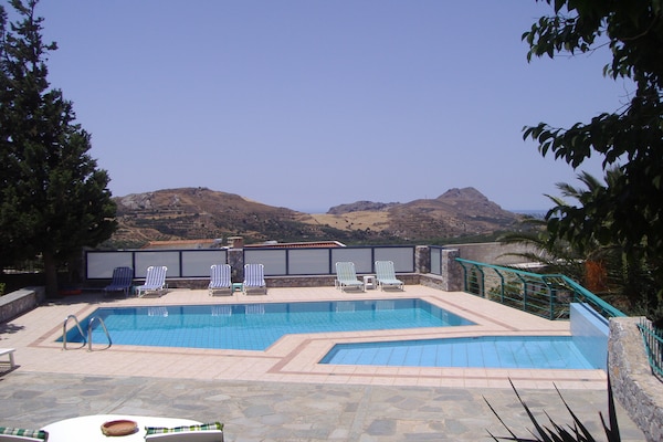 Foto van Villa in Lefkogia met Zwembad - Vakantiehuis in Lefkogia - ViewSummer