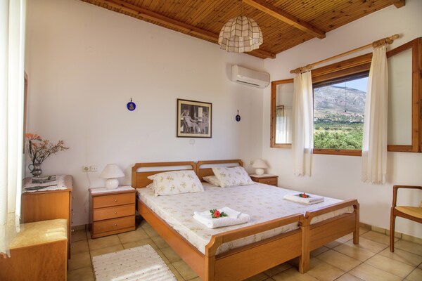 Foto van Villa in Lefkogia met Zwembad - Vakantiehuis in Lefkogia - BedRoom