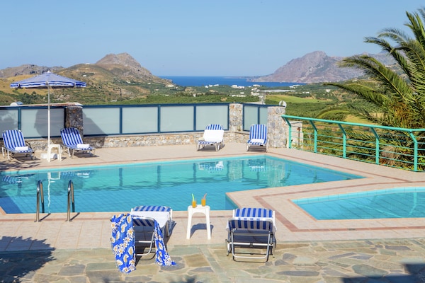 Foto van Villa in Lefkogia met Zwembad - Vakantiehuis in Lefkogia - PoolOfHouse