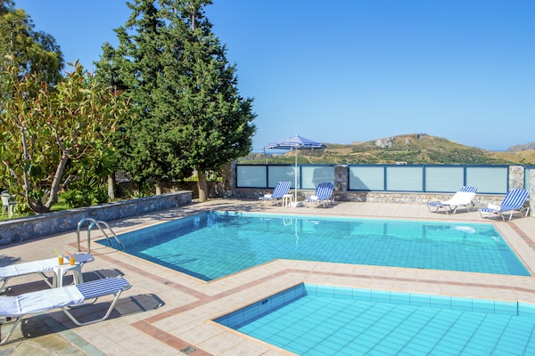 Foto van Villa in Lefkogia met Zwembad - Vakantiehuis in Lefkogia - PoolOfHouse