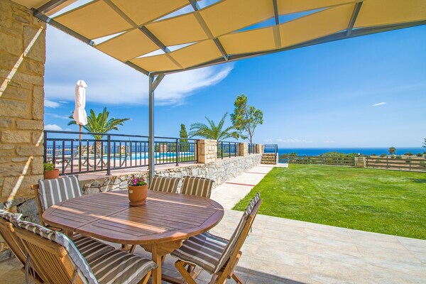 Foto van Huis bij Souda Strand met Zwembad - Vakantiehuis in Plakias - Outdoor