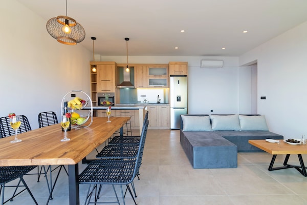 Foto van Villa in Sellia met privézwembad & zeezicht - Vakantiehuis in Sellia - DiningRoom