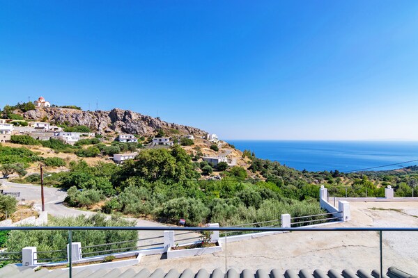 Foto van Villa in Sellia met privézwembad & zeezicht - Vakantiehuis in Sellia - TerraceBalcony