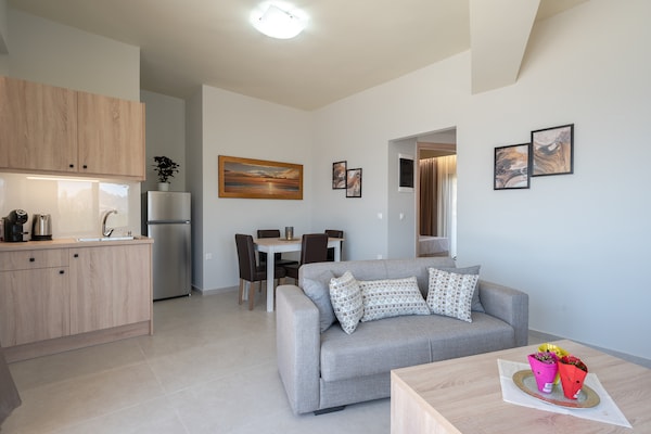 Foto van Villa in Plakias met Zwembad en Strand - Vakantiehuis in Plakias - LivingRoom