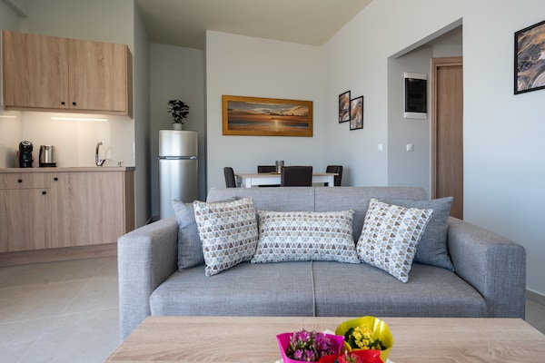 Foto van Villa in Plakias met Zwembad en Strand - Vakantiehuis in Plakias - LivingRoom