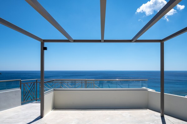 Foto van Villa in Plakias met Zwembad en Strand - Vakantiehuis in Plakias - terrace