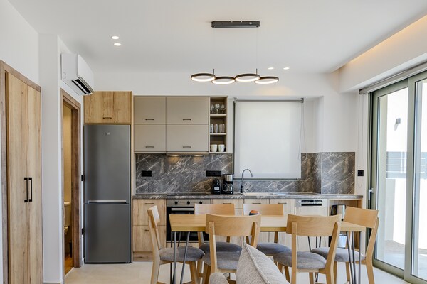 Foto van Villa in Mariou met Zwembad en Uitzicht - Vakantiehuis in Mariou - DiningRoom