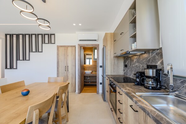 Foto van Villa in Mariou met Zwembad en Uitzicht - Vakantiehuis in Mariou - Kitchen