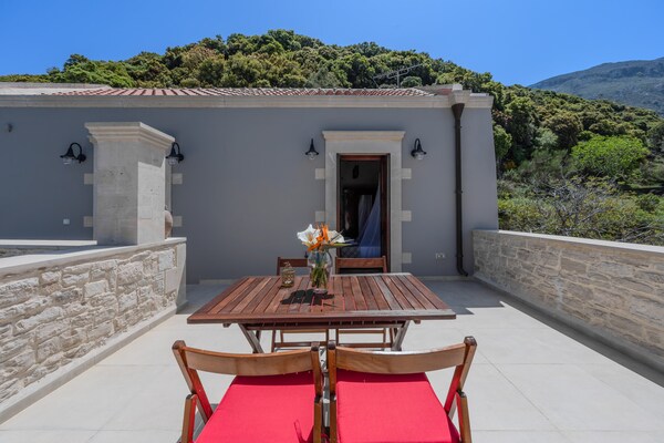 Foto van Evergreen Villa gelegen aan de rand van Patsos - Vakantiehuis in Amari - TerraceBalcony