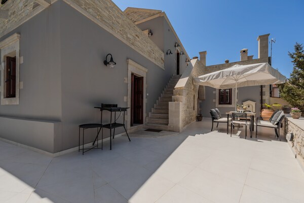 Foto van Evergreen Villa gelegen aan de rand van Patsos - Vakantiehuis in Amari - terrace