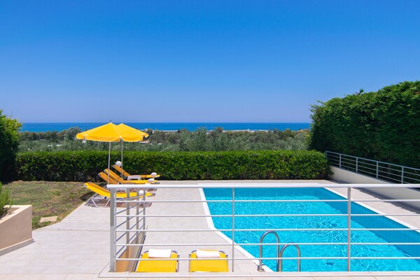 Foto van Villa in Adelianos Kampos met Privézwembad - Vakantiehuis in Adelianos Kampos - PoolOfHouse