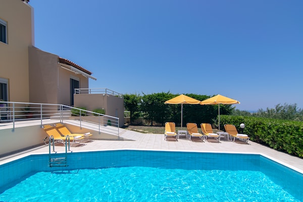 Foto van Villa in Adelianos Kampos met Privézwembad - Vakantiehuis in Adelianos Kampos - PoolOfHouse