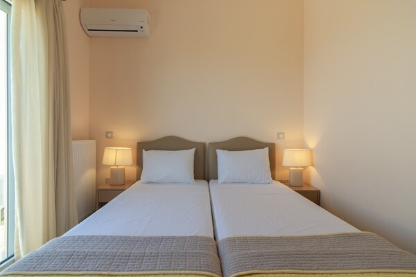 Foto van Villa in Adelianos Kampos met Privézwembad - Vakantiehuis in Adelianos Kampos - BedRoom