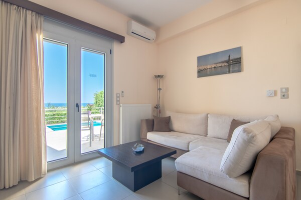 Foto van Villa in Adelianos Kampos met Privézwembad - Vakantiehuis in Adelianos Kampos - LivingRoom