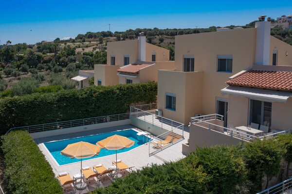 Foto van Villa in Adelianos Kampos met Privézwembad - Vakantiehuis in Adelianos Kampos - GardenSummer