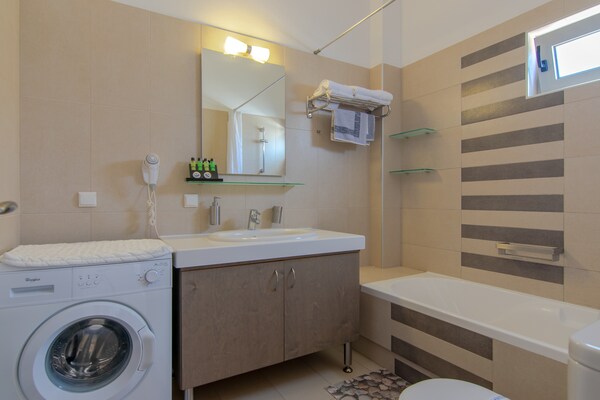 Foto van Villa in Adelianos Kampos bij zandstrand - Vakantiehuis in Adelianos Kampos - BathRoom