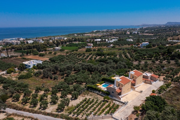Foto van Villa in Adelianos Kampos bij zandstrand - Vakantiehuis in Adelianos Kampos - Outdoor