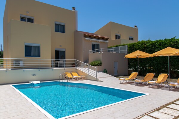 Foto van Villa in Adelianos Kampos bij zandstrand - Vakantiehuis in Adelianos Kampos - Outdoor