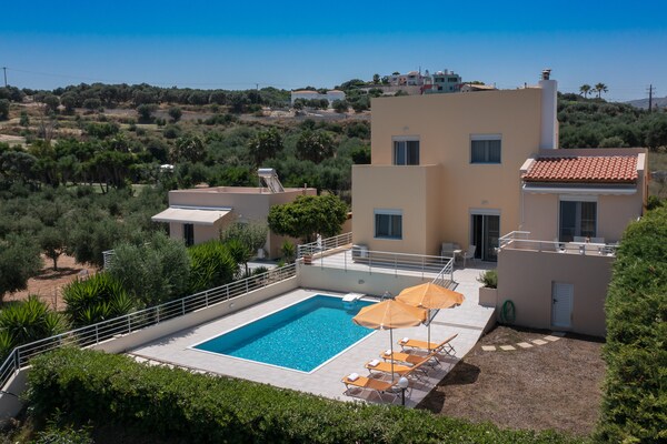 Foto van Villa in Adelianos Kampos bij zandstrand - Vakantiehuis in Adelianos Kampos - Outdoor