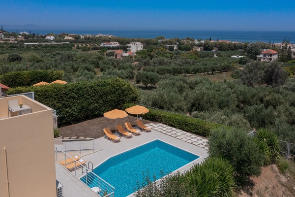 Foto van Villa in Adelianos Kampos bij zandstrand - Vakantiehuis in Adelianos Kampos - Outdoor