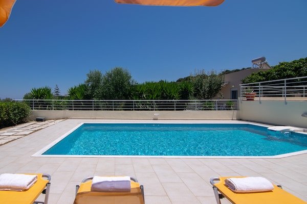 Foto van Villa in Adelianos Kampos bij zandstrand - Vakantiehuis in Adelianos Kampos - PoolOfHouse