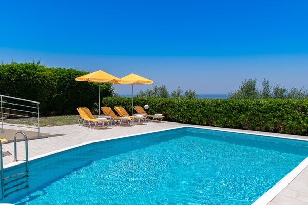 Foto van Villa in Adelianos Kampos bij zandstrand - Vakantiehuis in Adelianos Kampos - PoolOfHouse