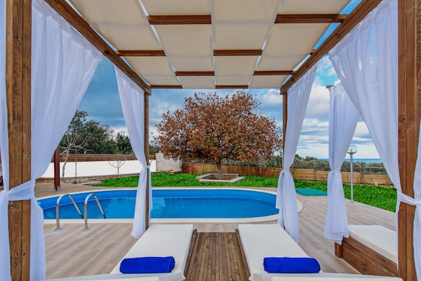 Foto van Villa in Gerani met privézwembad en zeezicht - Vakantiehuis in Gerani - PoolOfHouse