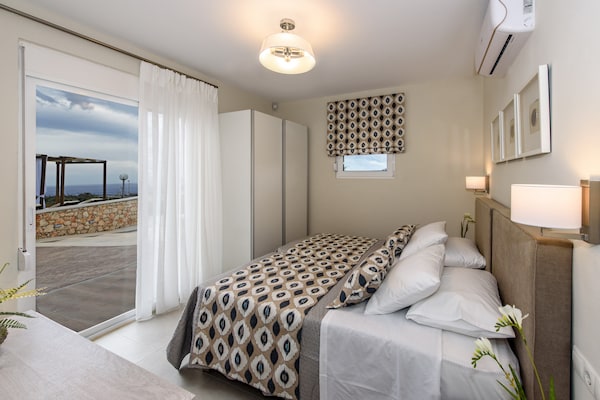 Foto van Villa in Gerani met privézwembad en zeezicht - Vakantiehuis in Gerani - BedRoom