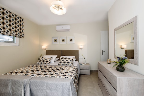 Foto van Villa in Gerani met privézwembad en zeezicht - Vakantiehuis in Gerani - BedRoom