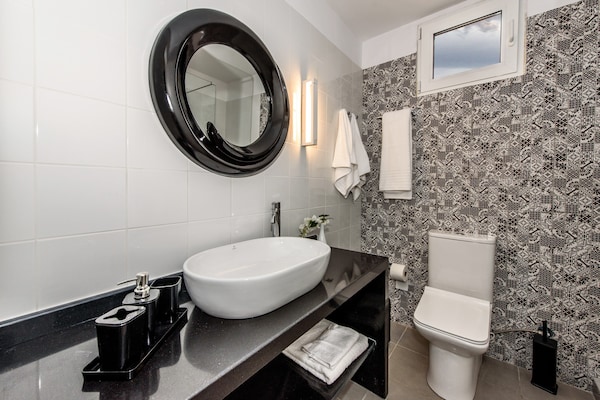 Foto van Villa in Gerani met privézwembad en zeezicht - Vakantiehuis in Gerani - BathRoom