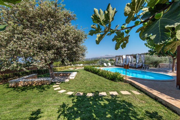 Foto van Villa in Gerani met privézwembad en zeezicht - Vakantiehuis in Gerani - PoolOfHouse