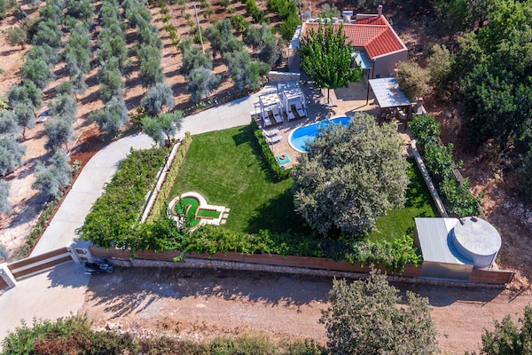 Foto van Villa in Gerani met privézwembad en zeezicht - Vakantiehuis in Gerani - Outdoor