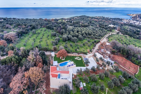 Foto van Villa in Gerani met privézwembad en zeezicht - Vakantiehuis in Gerani - Outdoor