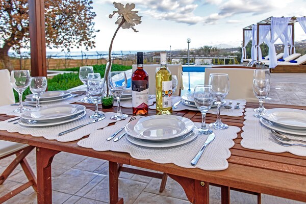 Foto van Villa in Gerani met privézwembad en zeezicht - Vakantiehuis in Gerani - Outdoor
