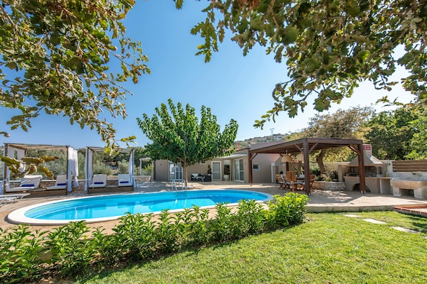 Foto van Villa in Gerani met privézwembad en zeezicht - Vakantiehuis in Gerani - PoolOfHouse