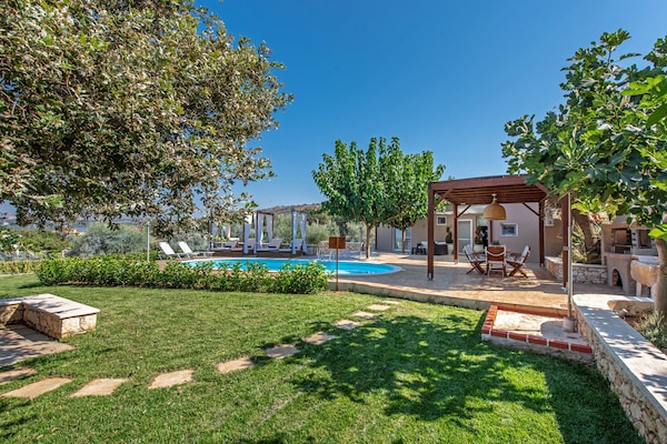 Foto van Villa in Gerani met privézwembad en zeezicht - Vakantiehuis in Gerani - Outdoor