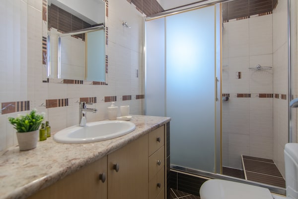 Foto van Villa in Prines met Privézwembad - Vakantiehuis in Prines - BathRoom
