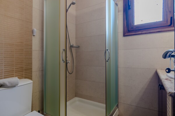 Foto van Villa in Prines met Privézwembad - Vakantiehuis in Prines - BathRoom