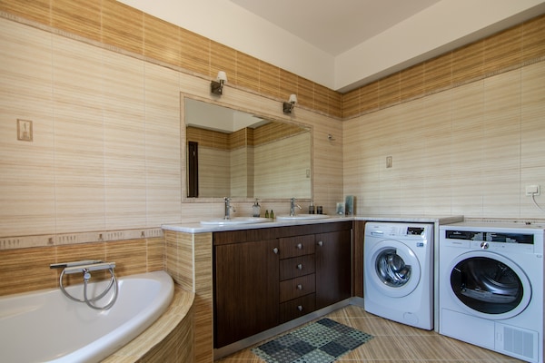 Foto van Villa in Prines met Privézwembad - Vakantiehuis in Prines - BathRoom