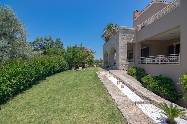 Foto van Villa in Prines met Privézwembad - Vakantiehuis in Prines - Outdoor