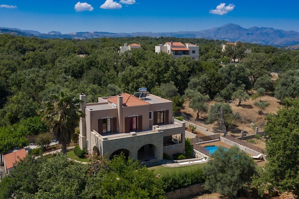 Foto van Villa in Prines met Privézwembad - Vakantiehuis in Prines - Resort