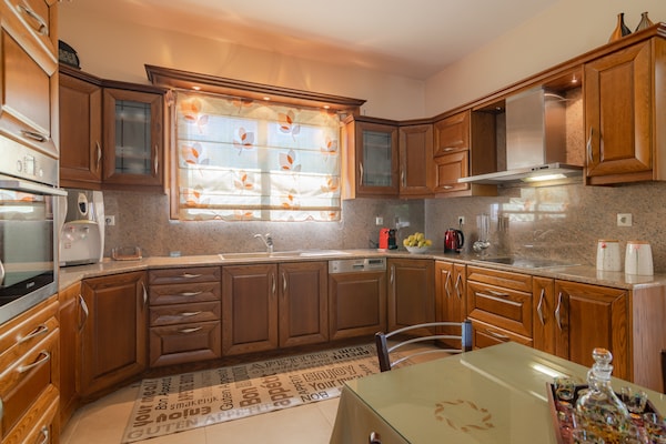 Foto van Villa in Prines met Privézwembad - Vakantiehuis in Prines - Kitchen