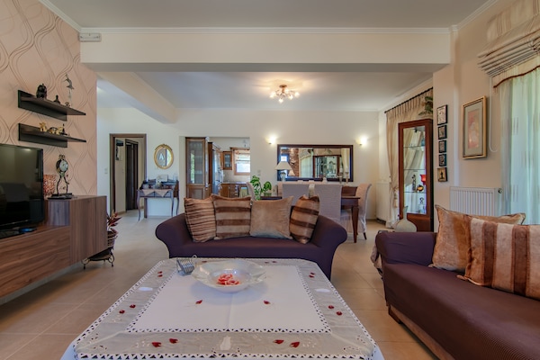 Foto van Villa in Prines met Privézwembad - Vakantiehuis in Prines - LivingRoom