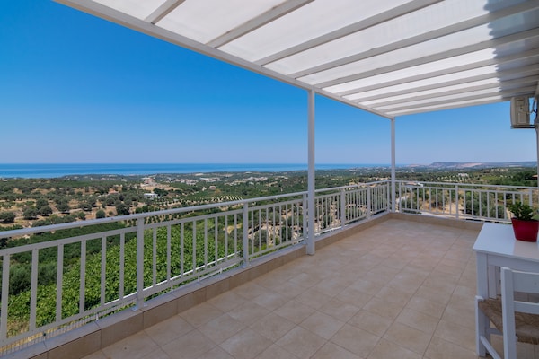 Foto van Villa in Agia Triada met privézwembad - Vakantiehuis in Agia Triada - TerraceBalcony