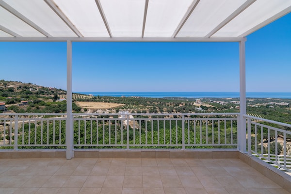 Foto van Villa in Agia Triada met privézwembad - Vakantiehuis in Agia Triada - TerraceBalcony