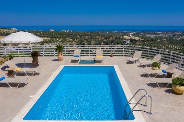 Foto van Villa in Agia Triada met privézwembad - Vakantiehuis in Agia Triada - PoolOfHouse