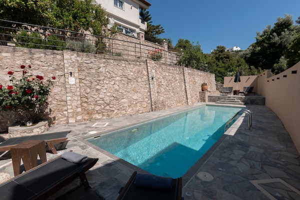 Foto van Moderne villa met zwembad en jacuzzi - Vakantiehuis in Roussospiti - PoolOfHouse