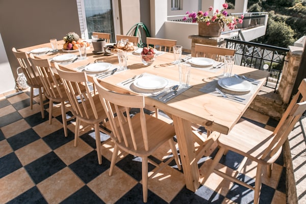 Foto van Moderne villa met zwembad en jacuzzi - Vakantiehuis in Roussospiti - TerraceBalcony