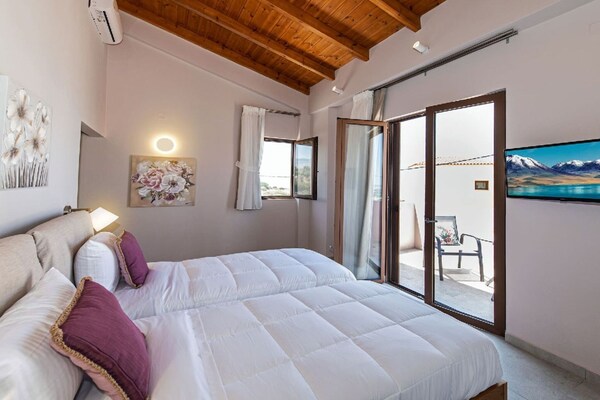 Foto van Villa Maroulas met bubbelbad - Vakantiehuis in Maroulas - BedRoom