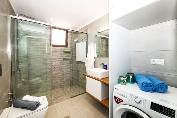 Foto van Villa Maroulas met bubbelbad - Vakantiehuis in Maroulas - BathRoom